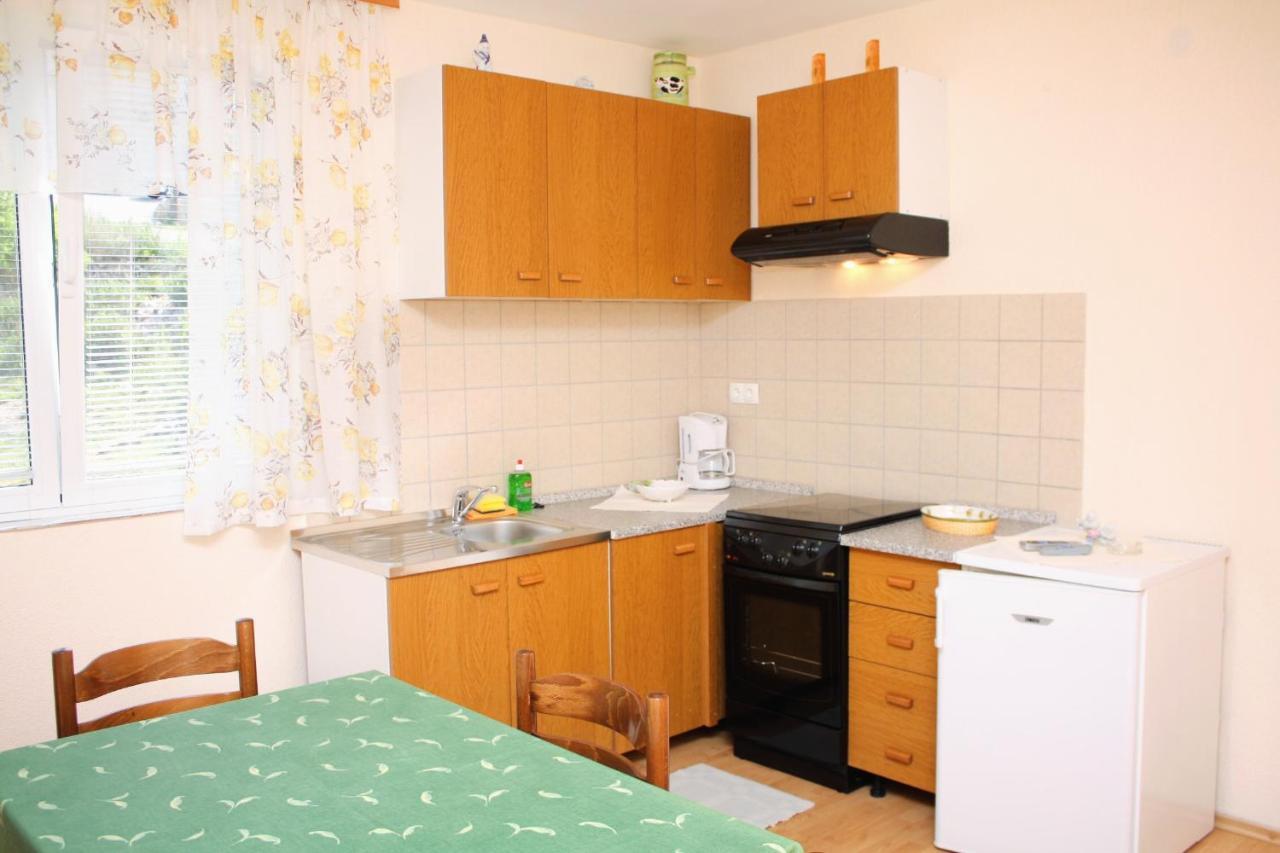 Apartments With A Parking Space Kampor, Rab - 5029 Exterior foto